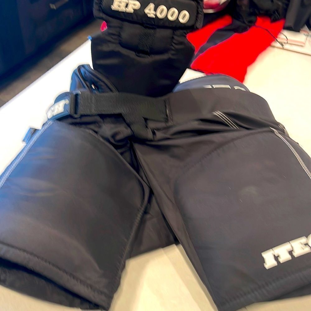 Itech Breezers  junior large 71 to 76 cm no rip or  tears,  missing strings.